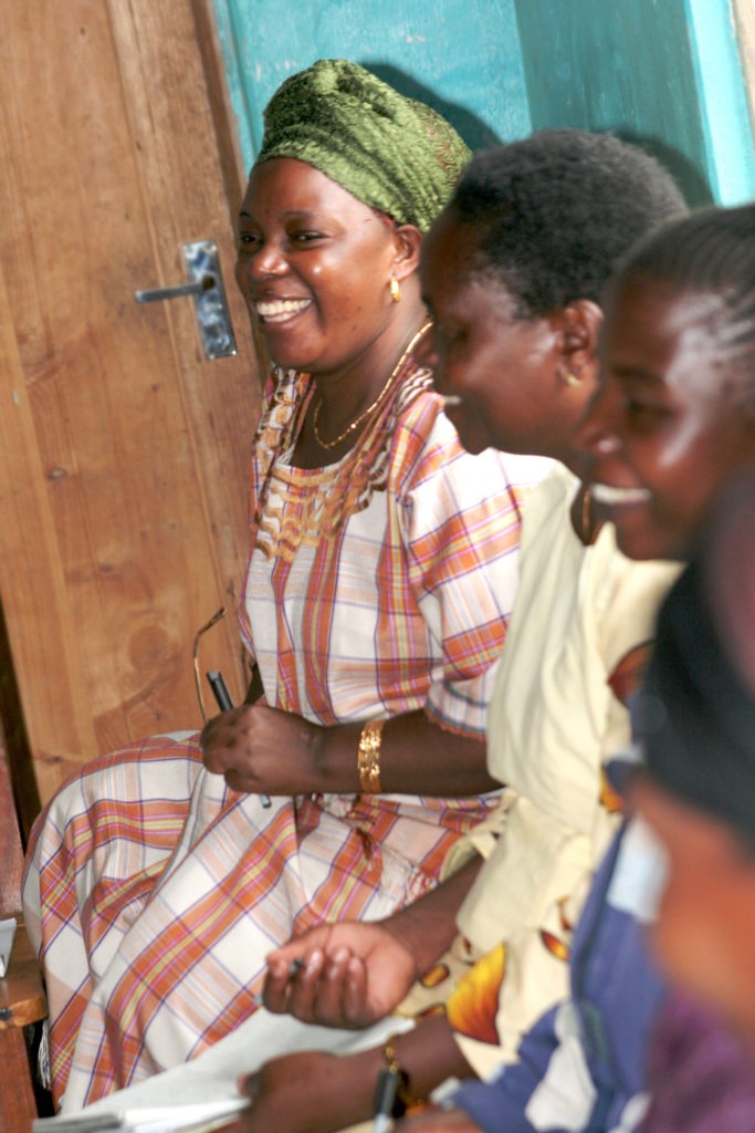 jotta Iringan ja Njomben alueen hiv-tartunnat saataisiin vähenemään. Haitallisten perinteiden lopettaminen ja parantuneet parisuhteet ovat tärkeä osa hi-viruksen pysäyttämisessä. Kuva: Paula Laajalahti