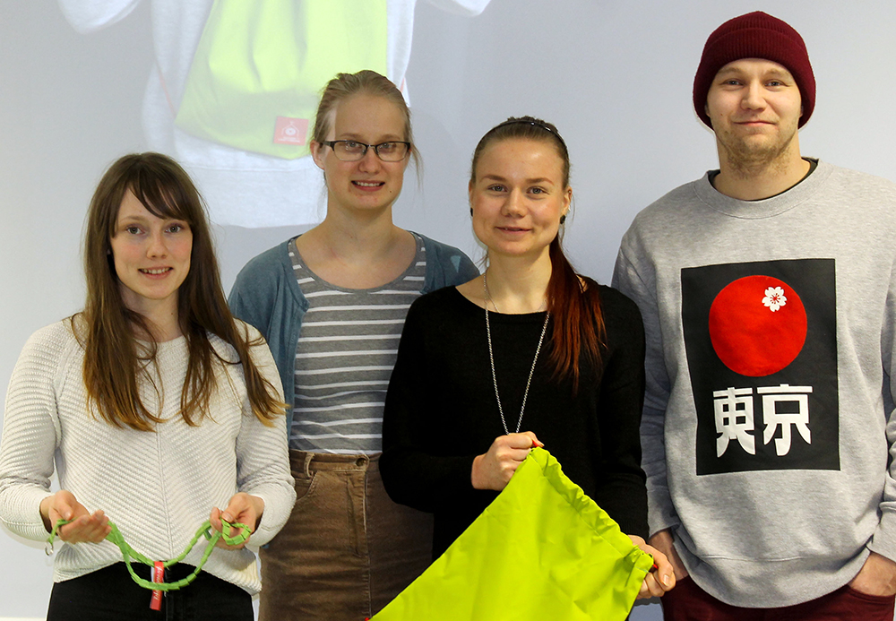 Savonia-ammattikorkeakoulun vaatetusmuotoilulinjan opiskelijat Johanna Nevalainen, Roosa Kumpulainen, Emilia Kekkonen ja Joonas Ursin.