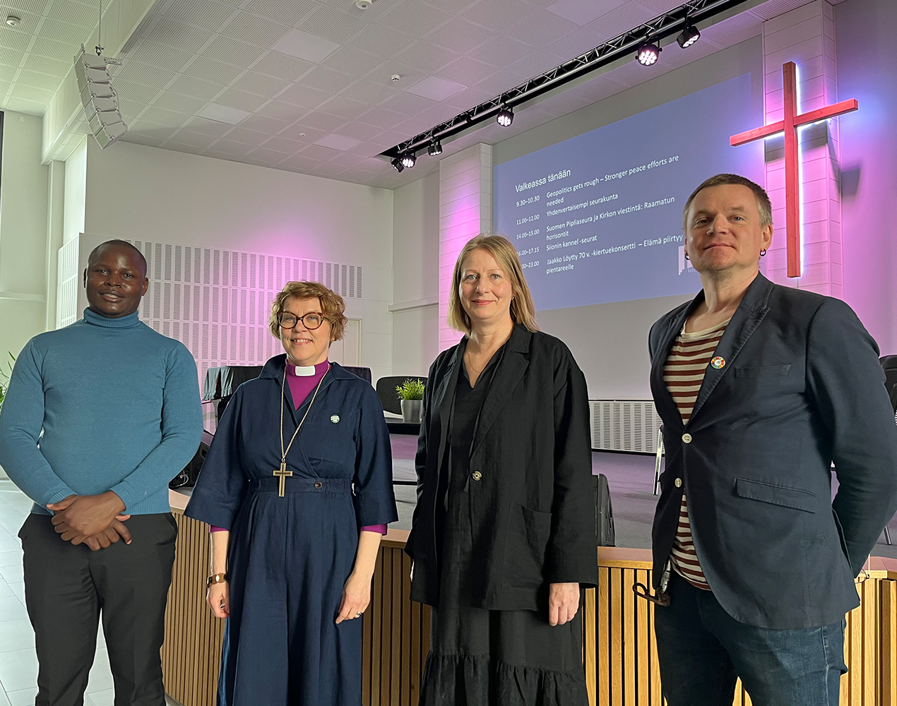 Admire Mutizwa, Kaisamari Hintikka, Tanja Viikki ja Niko Humalisto puhuivat rauhantyöstä Seinäjoella.