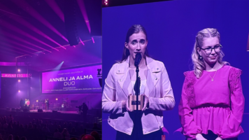 Vuoden nuoriksi lauluntekijöiksi palkittiin Anneli ja Alma -duo.