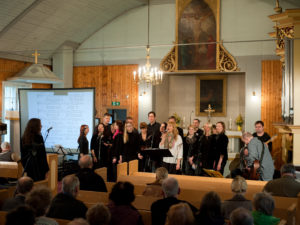 Lambertus-kuoro esiintyy kirkossa Virossa