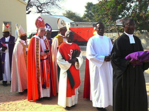 Kulkuetta johti Namibian Paulinumin pappisseminaarin rehtori Paulus Ndhamanomata