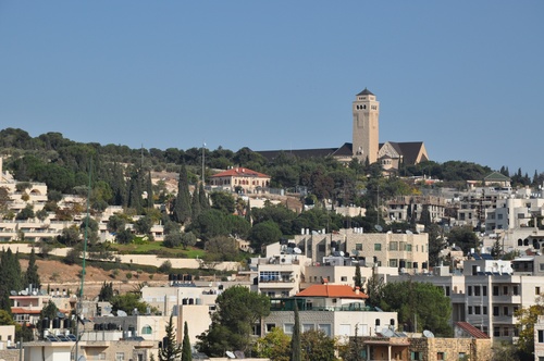 Augusta Viktorian sairaalan torni kohoaa Öljymäellä Itä-Jerusalemin yllä. Kuva Sirpa Rissanen