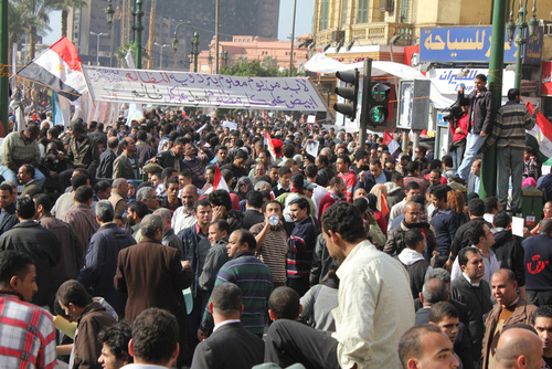Egytiläisiä mielenosoittajia Tahrir-aukiolla Kairossa. Kuva: SAT-7