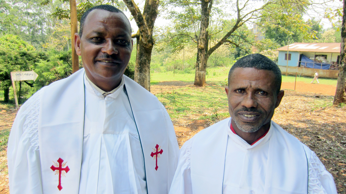 Endalew Oda ja Habtamu Motuma vihittiin maaliskuussa papeiksi nopeasti kasvavaan Metun hiippakuntaan Länsi-Etiopiaan.