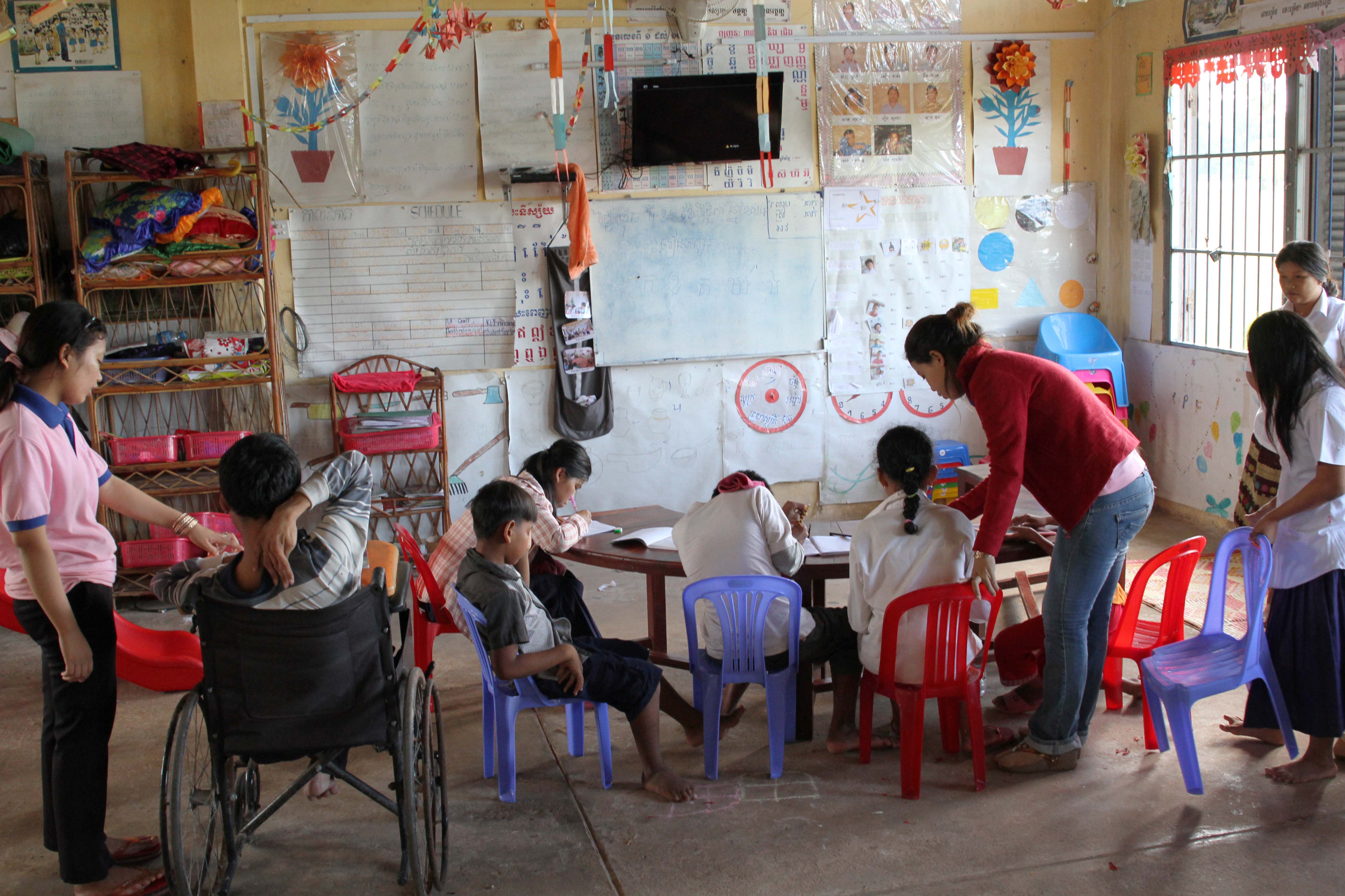 Komar Pikar Foundation -järjestö on perustanut Lähetysseuran tuella   Kambodzhaan vammaisille sopivia koululuokkia. Happy Days -koulussa vammaiset lapset saavat opetusta. Kuva Laura Meriläinen