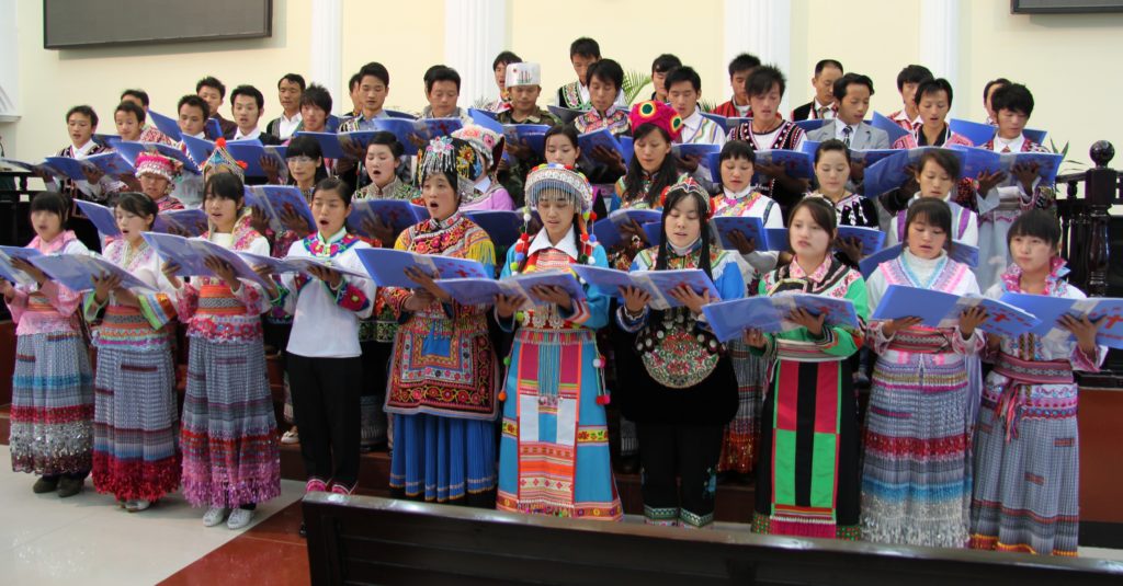 mutta työntekijöitä on vähän. Tässäkin Yunnanin maaseudulla toimivassa seurakunnassa vastuun kantaa seurakunnan vanhimmisto eli maallikot. Kuva James Yong