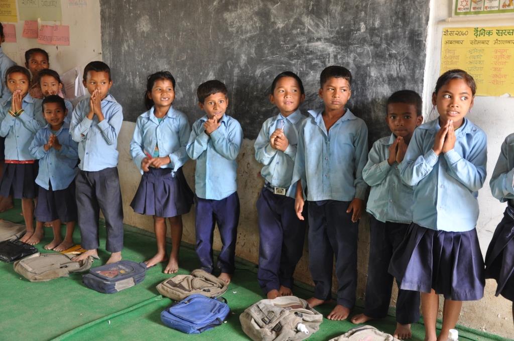 Koululaisia Nepalissa. Kuva Anni Takko