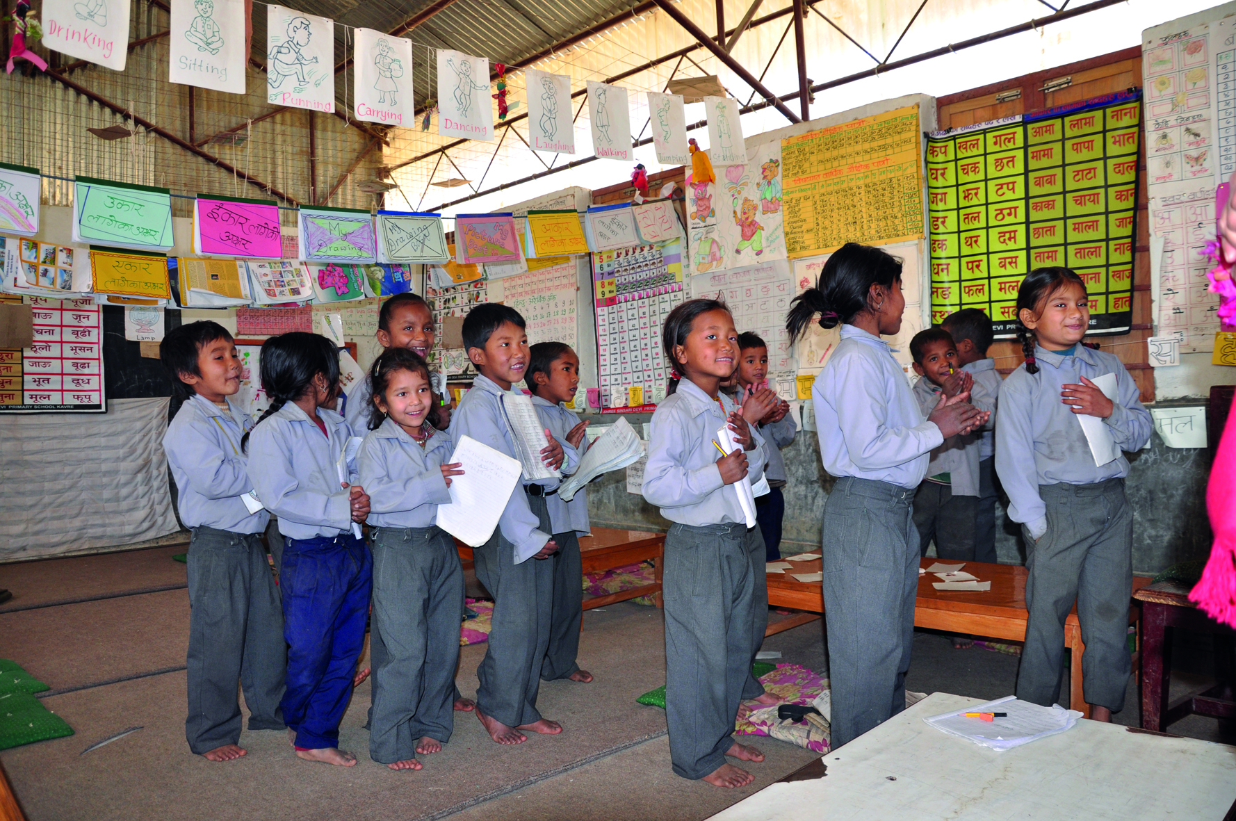 Nepalin koulut ovat yleensä hyvin virikkeettömiä. Methinkotin kouluun lapset tulevat mielellään