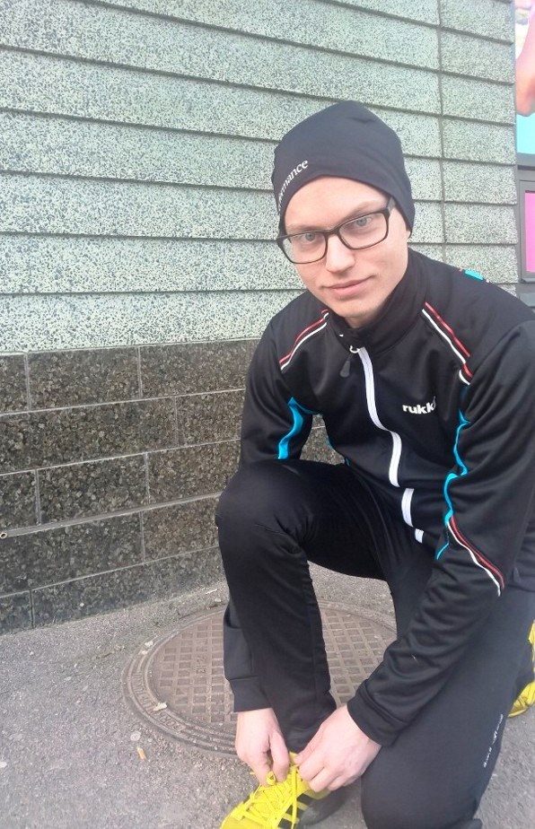Maratonmatkalle lähtevä Leppävaaran seurakunnan pastori Arto Vallivirta harrastaa lenkkeilyn lisäksi kiipeilyä ja hiihtoa. Kuva Laura Vähäsarja