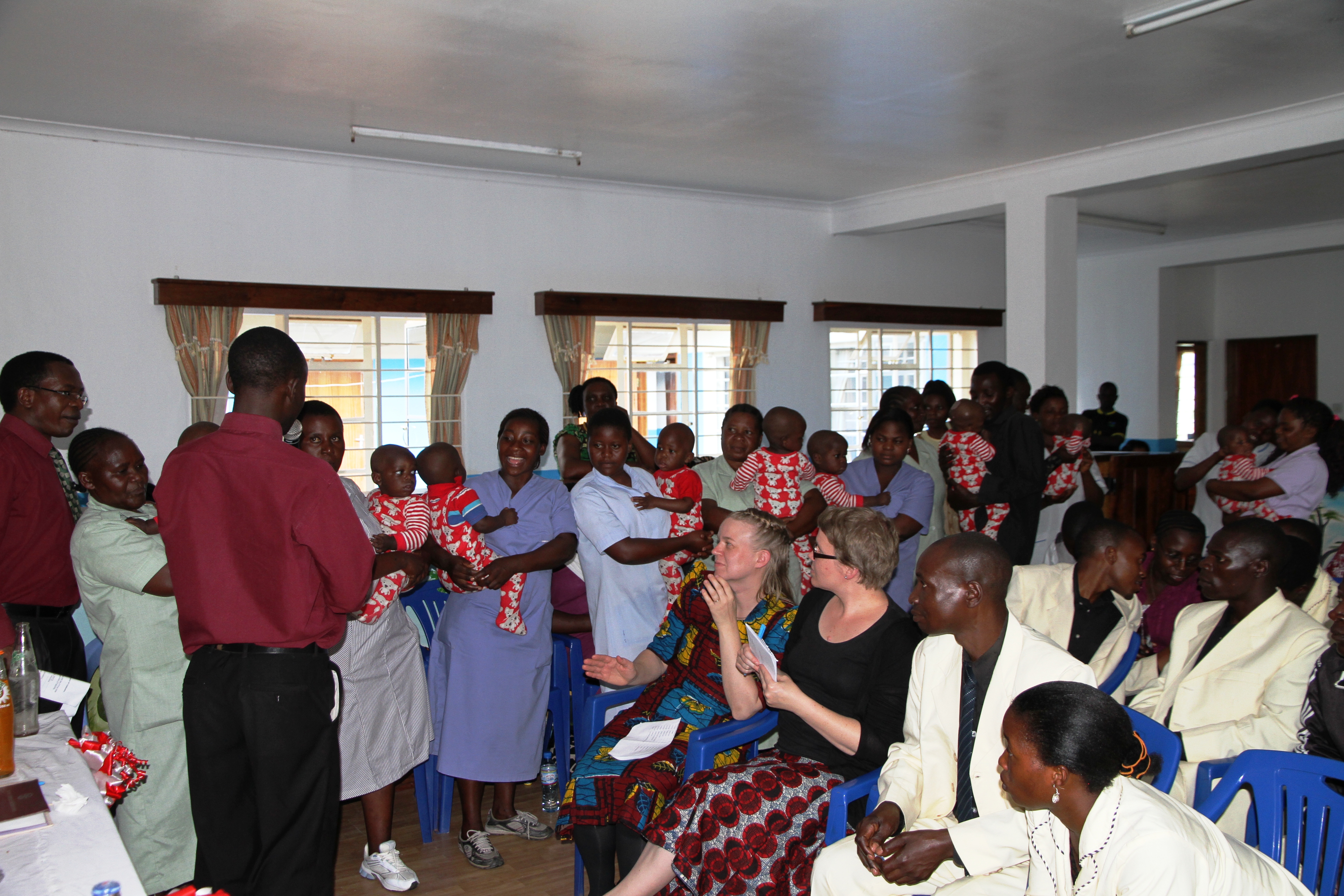 Ilembulan orpokodissa vietettiin kiitosjuhlaa maaliskuussa ja muisteltiin orpokodin ja Lähetysseuran yhteistyötä. Kuva Katri Kuusikallio