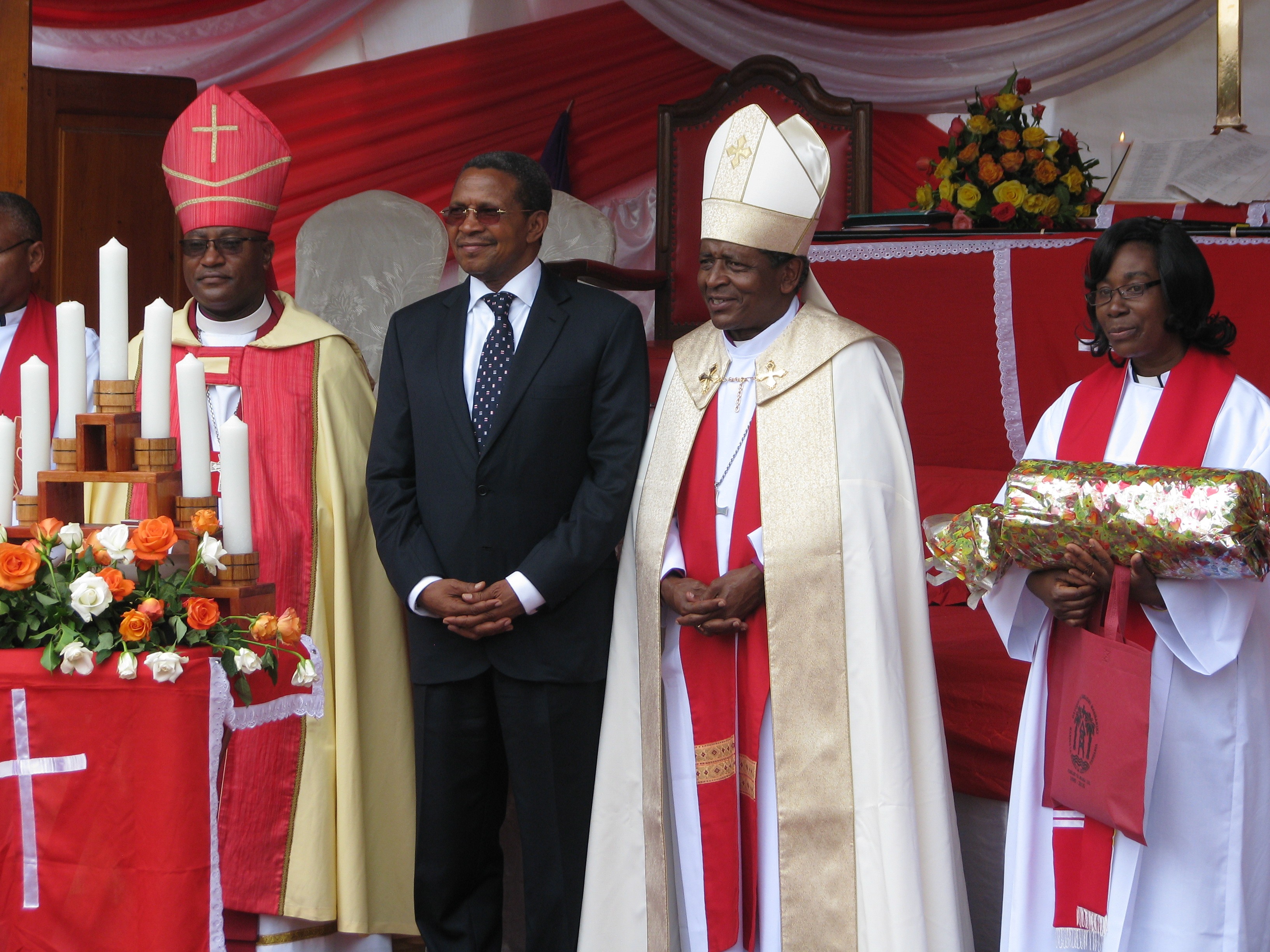 Juhlaan osallistuivat Paren hiippakunnan piispa Charles Mjema