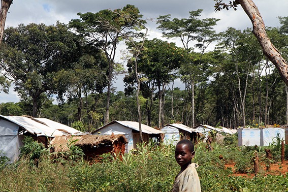 Pakolaisleireillä on telttarivejä toinen toisensa perään. Ndutan telttakylä on yli 55 000 ihmisen koti
