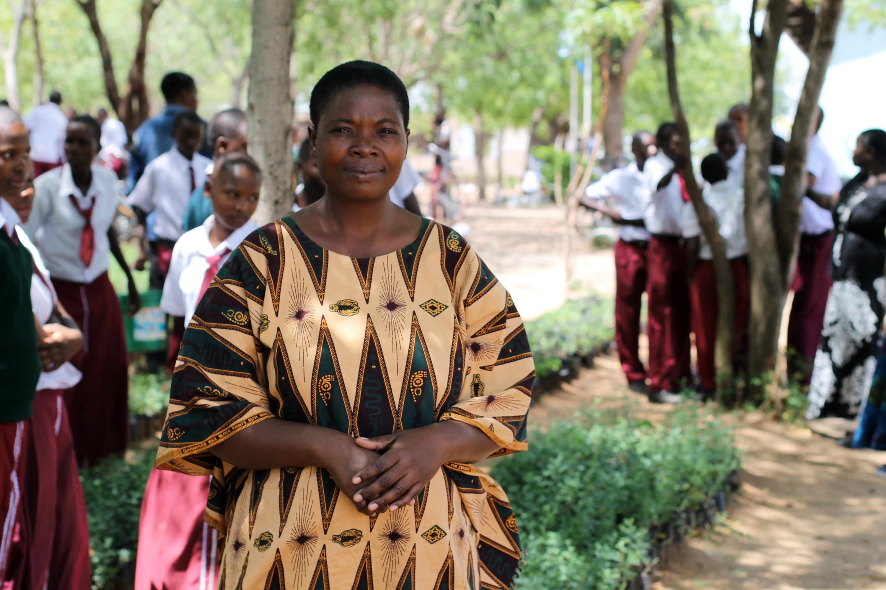 Songwan yläasteen johtava opettaja Buhoro Mipawa on ottanut ympäristökasvatuksen osaksi koulun ohjelmaa. Myös koulun ympäristöön on vuosien kuluessa istutettu puita.
