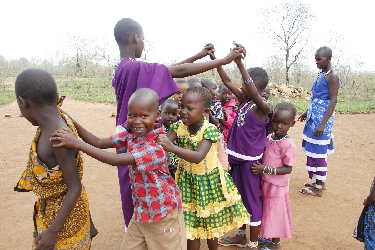 Kirkon esikoulut ja silpomisen vähentäminen parantavat maasailasten terveyttä Morogoron seudulla Tansaniassa. Kuva: Marjatta Kosonen.
