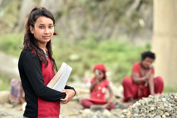 Sunita Dudhraj käy koulua Lähetysseuran tuella