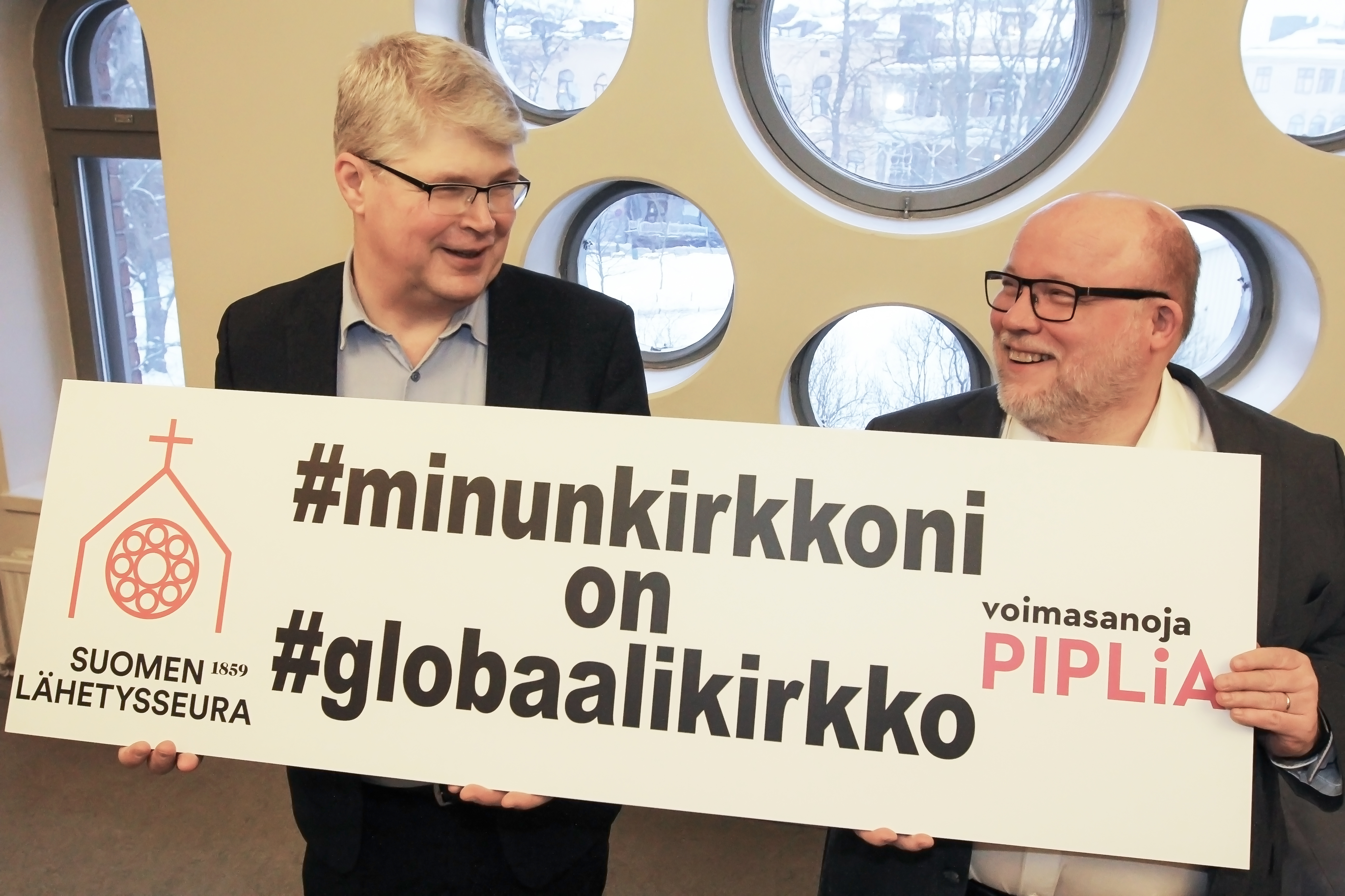 Lähetysseuran toiminnanjohtaja Rolf Steffansson ja Pipliaseuran toiminnanjohtaja Markku Kotila.