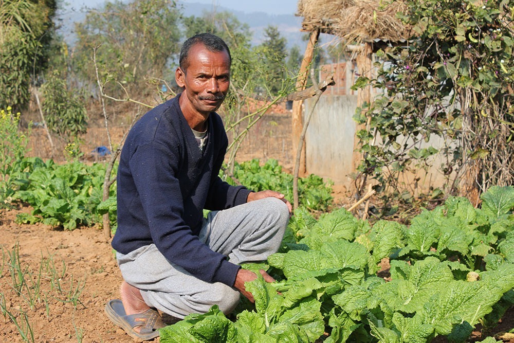 Maanviljelijä Nanda Kumar Kumal Nepalissa