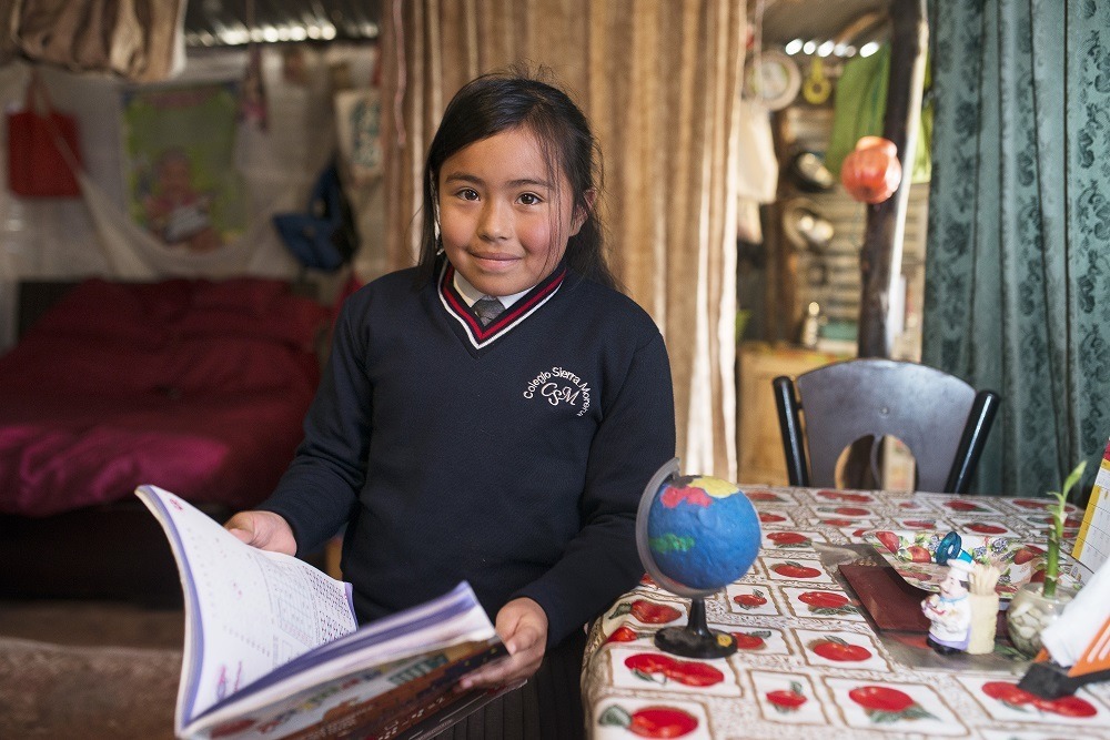 Kolumbialainen Melissa käy koulua Lähetysseuran tuella.