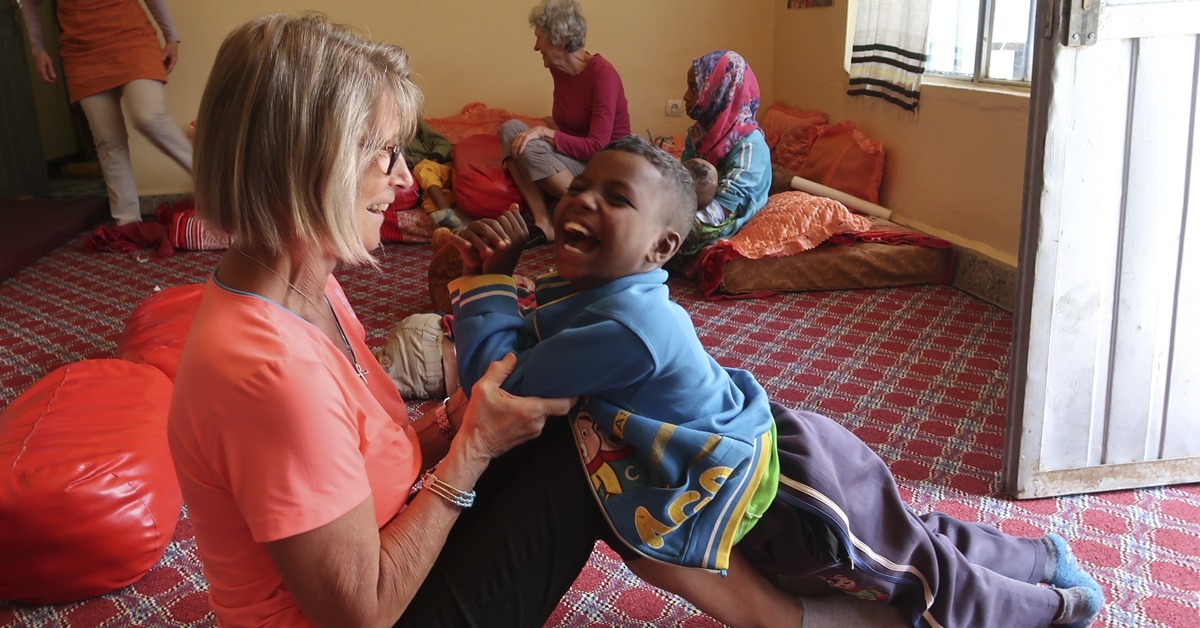 Kankaanpääläinen fysioterapeutti Sisko Toppinen löysi eläkkeelle jäätyään mielekästä tekemistä vapaaehtoistyöstä ulkomailla. Hän on ollut jo kahdesti Etiopiassa Suomen Lähetysseuran hankkeessa vammaisten lasten parissa, missä hän on saanut hyödyntää omaa ammattiosaamistaan.