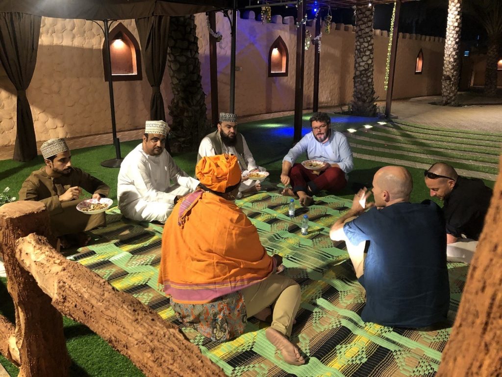Al Amanan retriitissä muslimit ja kristityt ruokailivat ja keskustelivat yhdessä kaikessa rauhassa.