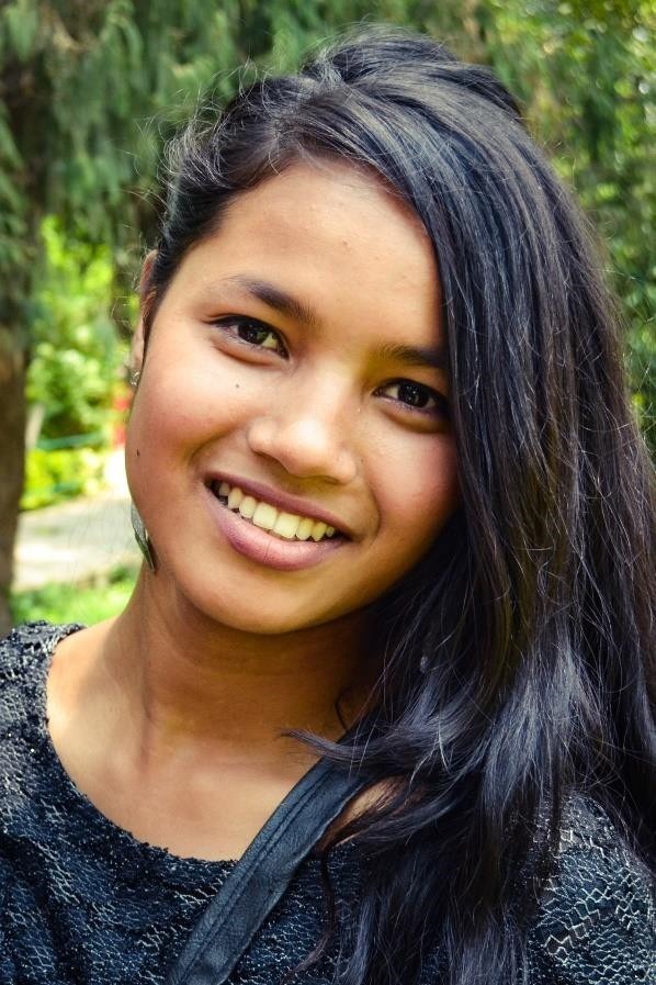 Asha on orpotyttö Nepalissa. Hänen nimensä merkitsee toivoa.