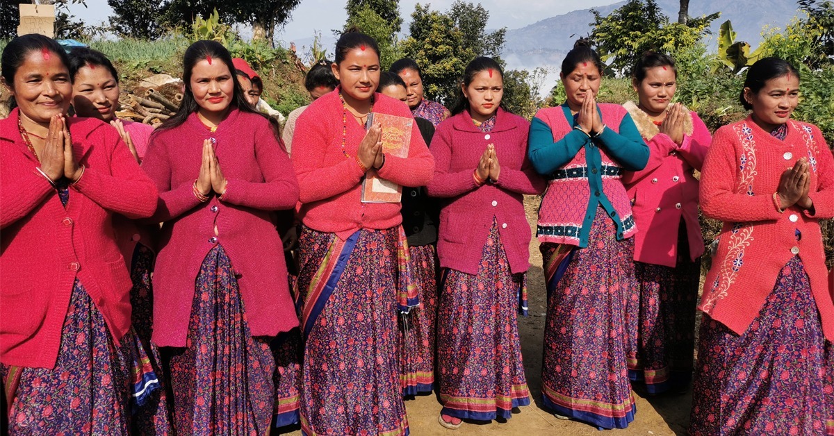 Matigaun naisten ryhmä tervehtii vieraita Nepalissa.
