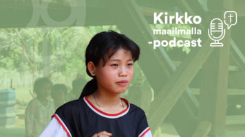 Kirkko maailmalla -podcastissa haastateltavana 12-vuotias kambodzalainen Samnak.