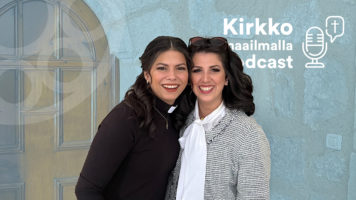 Kirkko maailmalla -podcastissa teemana Sally Azarin papiksi vihkiminen.